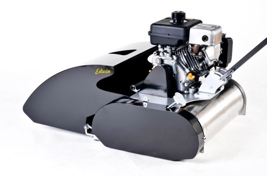 Model vřetenové sekačky Edwin Speciál v černé barvě.