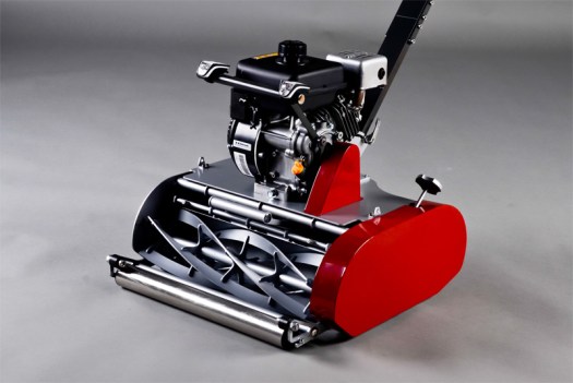 Edwin Speciál - červená barva. Pohled bez koše. Osazeno diodovými světly pro večerní kosení.