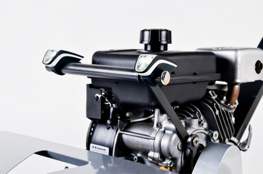 Edwin příslušenství - světelná rampa. Jako jediný na trhu nabízí Edwin možnost osvětlení pro večerní kosení.