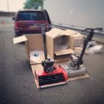 Vybalování sekaček na letišti v Bostonu