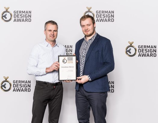 Vřetenová sekačka Swardman Electra získala cenu za design German Design Award 2019. Cenu jsem převzal s Markem Votroubkem.